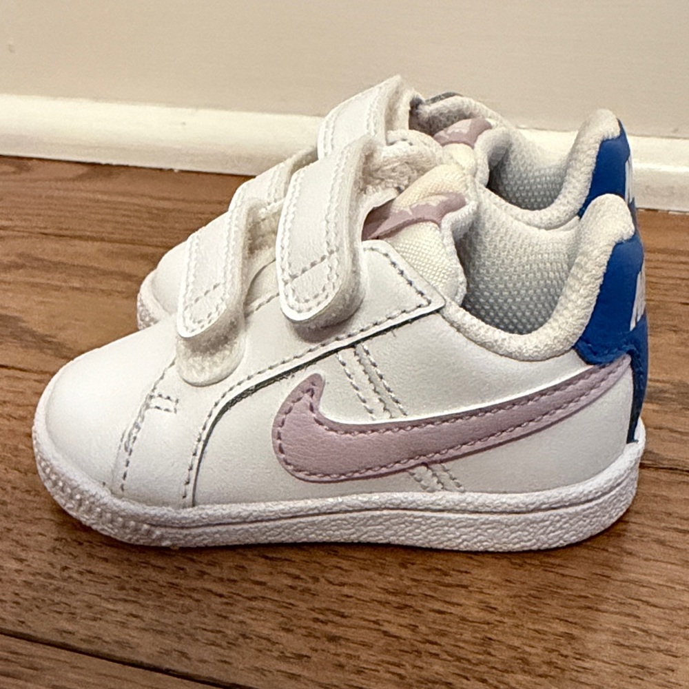 Nike Kids White and Light Purple Sneakers size 3c. New,never worn